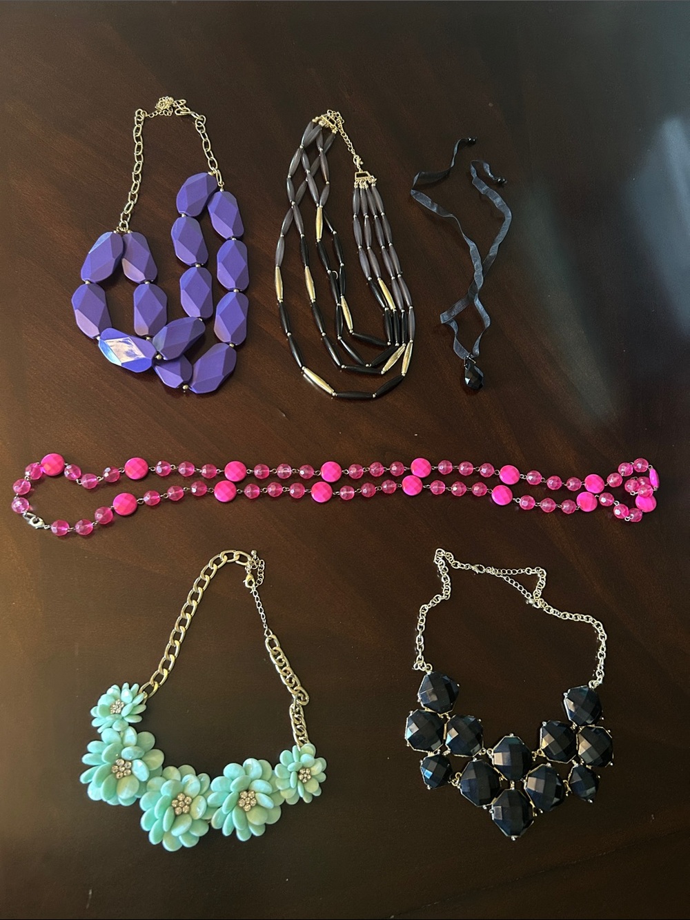 Lot of 6 necklaces, purple, black, pink, teal, black